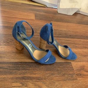 Brand-Worthington/ Size 71/2/ Color- Blue